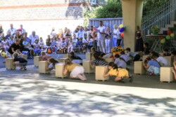 Sommerfest 2022 an der Gemeinschaftsgrundschule Flurstraße in Düsseldorf mit einer Tanzpause-Abschlussaufführung, geleitet von Nora Pfahl.
Foto: Nora Pfahl school-motion tanzpause ggs flurstrasse duesseldorf