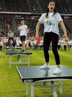 2019 unterstützen die Tanzpause-Dozentinnen mit Tanzeinheiten den SingPong in der Düsseldorfer Arena.
Foto: Matthias Ernst school-motion tanzpause singpong duesseldorf